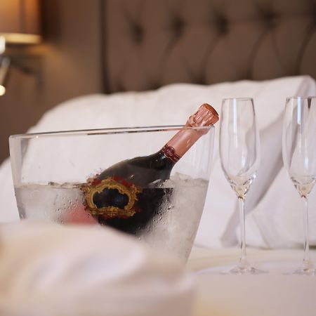 Bo Hotel Palma Εξωτερικό φωτογραφία A bottle of Champagne in a bucket of ice