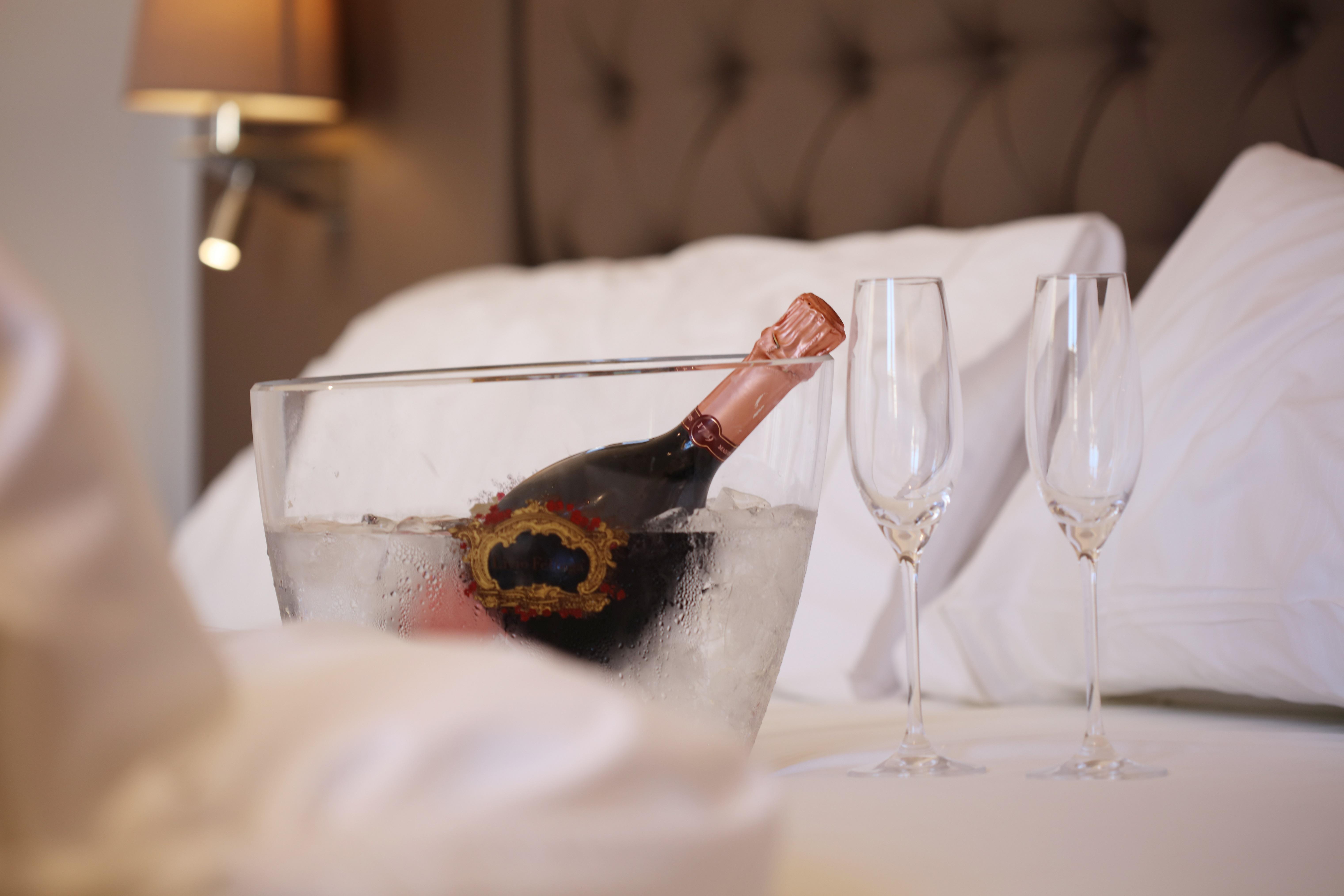 Bo Hotel Palma Εξωτερικό φωτογραφία A bottle of Champagne in a bucket of ice