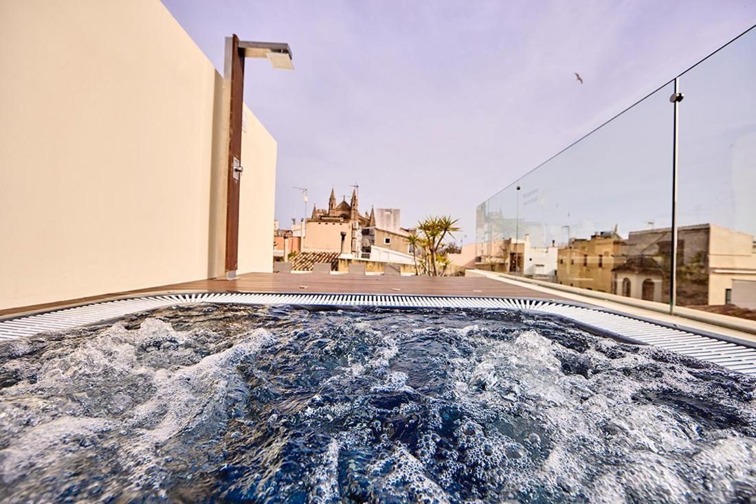 Bo Hotel Palma Εξωτερικό φωτογραφία Hot tub on the rooftop